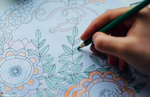 What’s the Difference Between Bible Journaling and Bible Coloring?