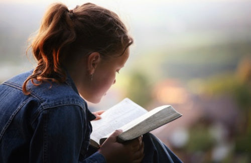 girl reading the bible,Button Bible,simply charming bible