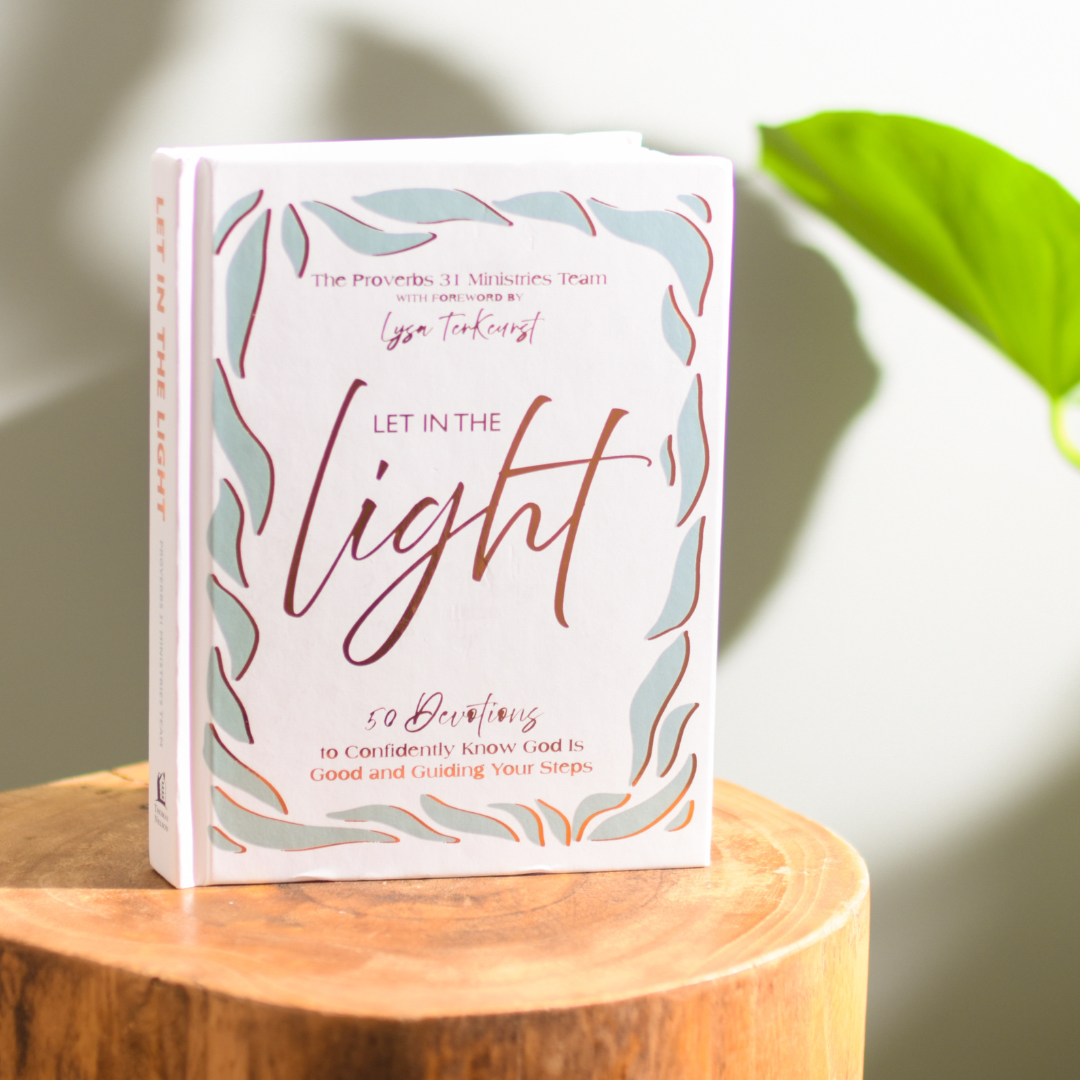 Let In the Light: 50 Devotions to Confidently Know God Is Good and Guiding Your Steps – A Daily Devotional for Advent and Christmas