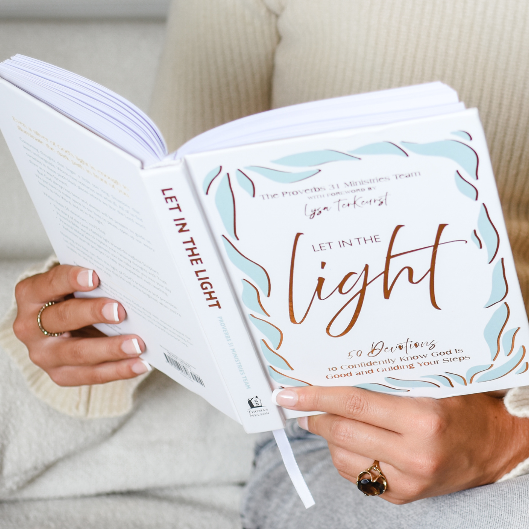 Let In the Light: 50 Devotions to Confidently Know God Is Good and Guiding Your Steps – A Daily Devotional for Advent and Christmas