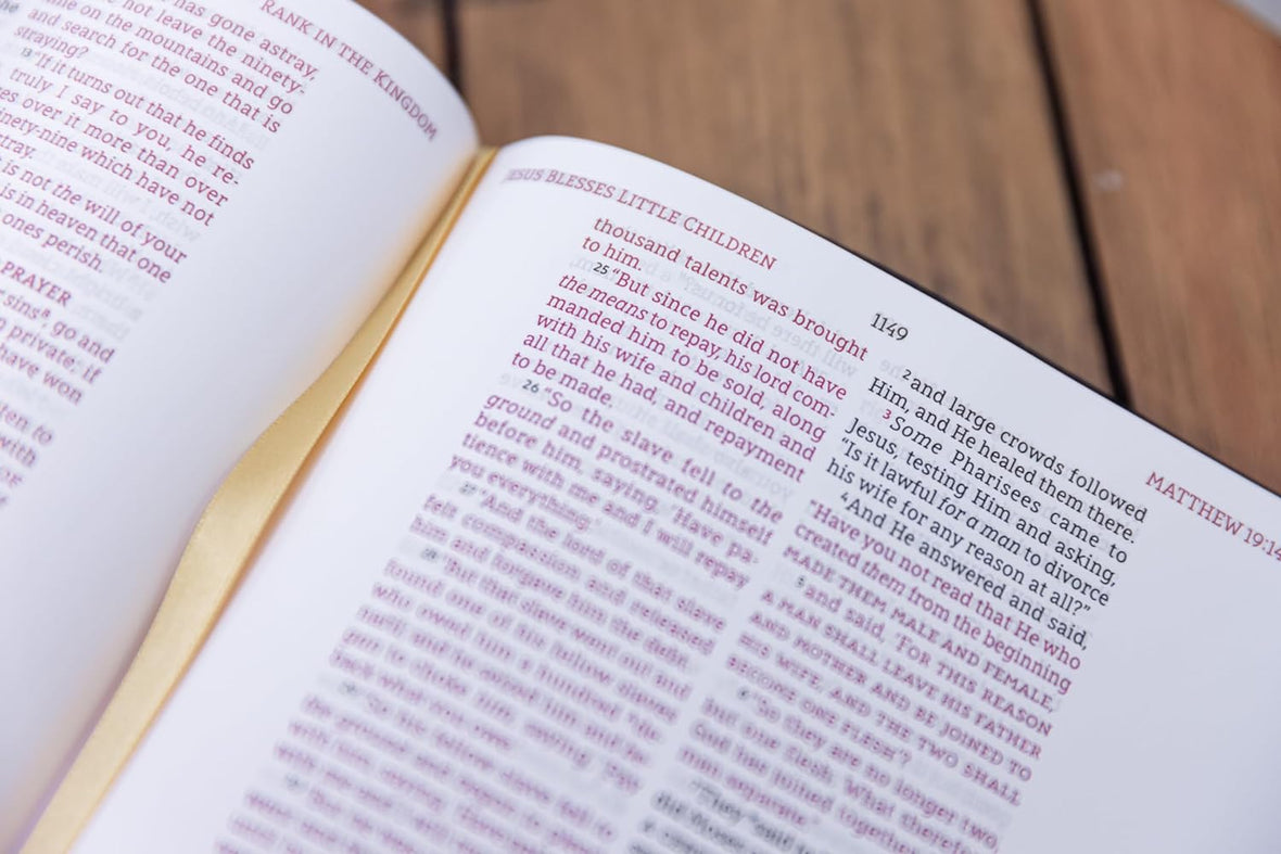 1995 Text NASB, Wide Margin Bible, Red Letter, 1995 Text, Comfort Print ...