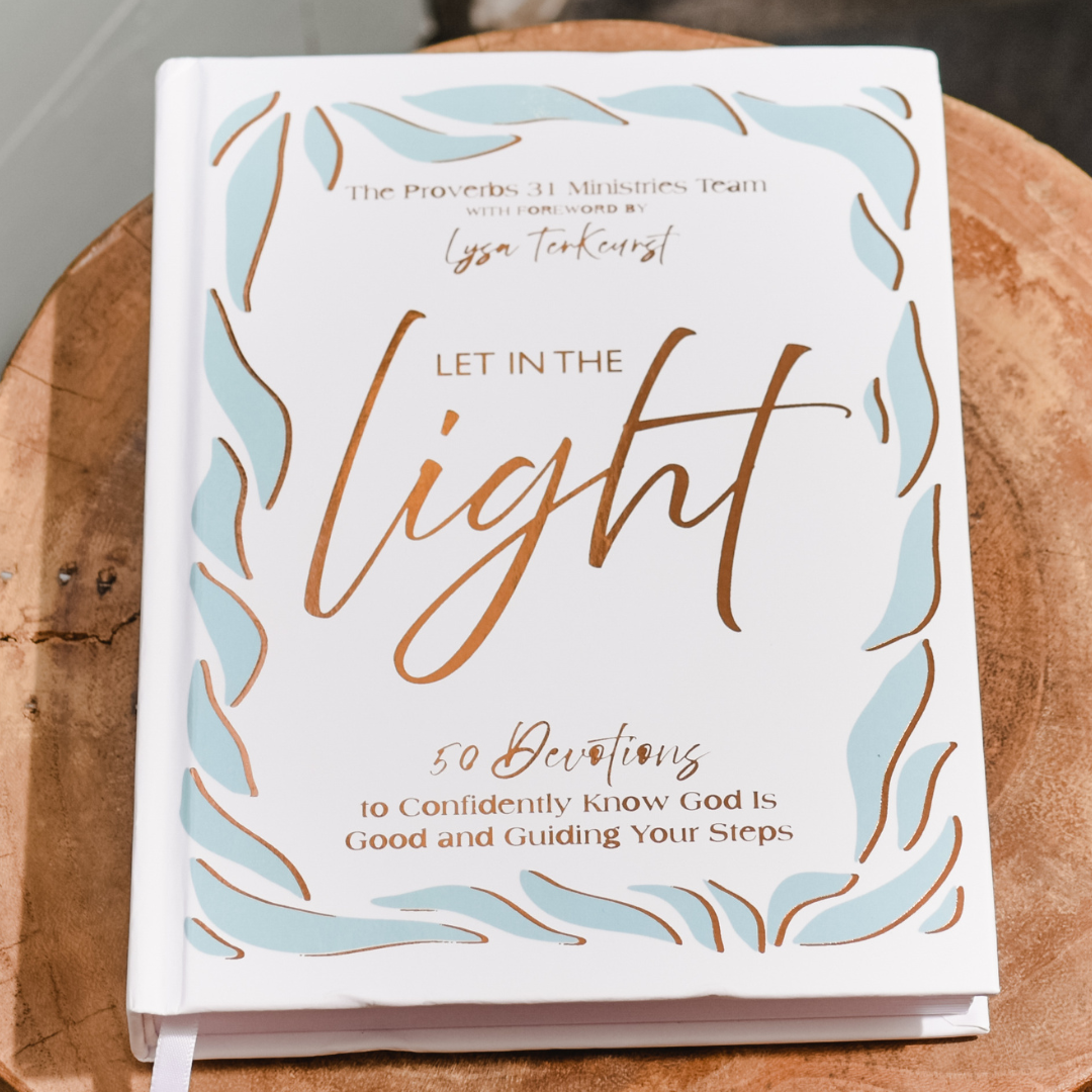 Let In the Light: 50 Devotions to Confidently Know God Is Good and Guiding Your Steps – A Daily Devotional for Advent and Christmas