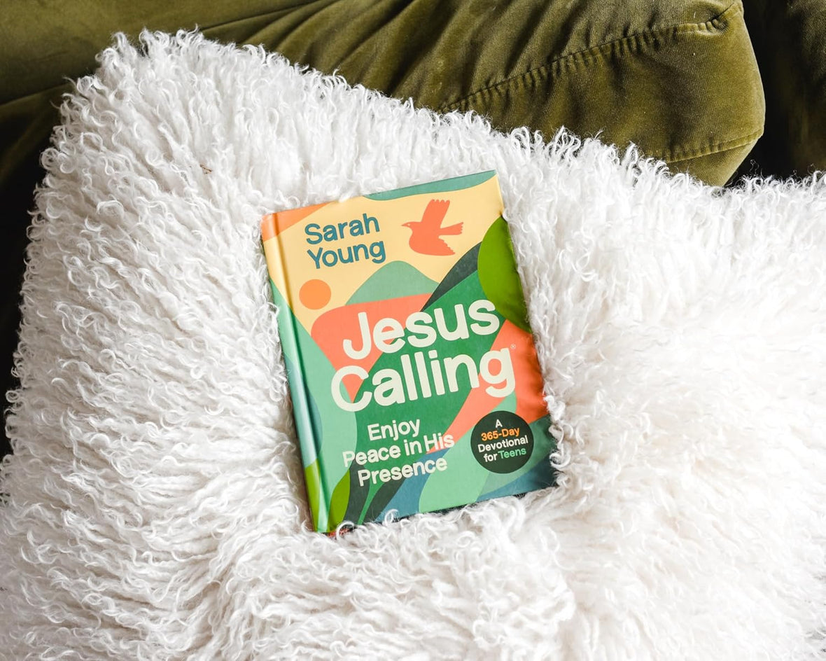 Jesus Calling, Teen Cover, with Scripture References: Enjoy Peace in His Presence (A 365-Day Devotional for Teens)