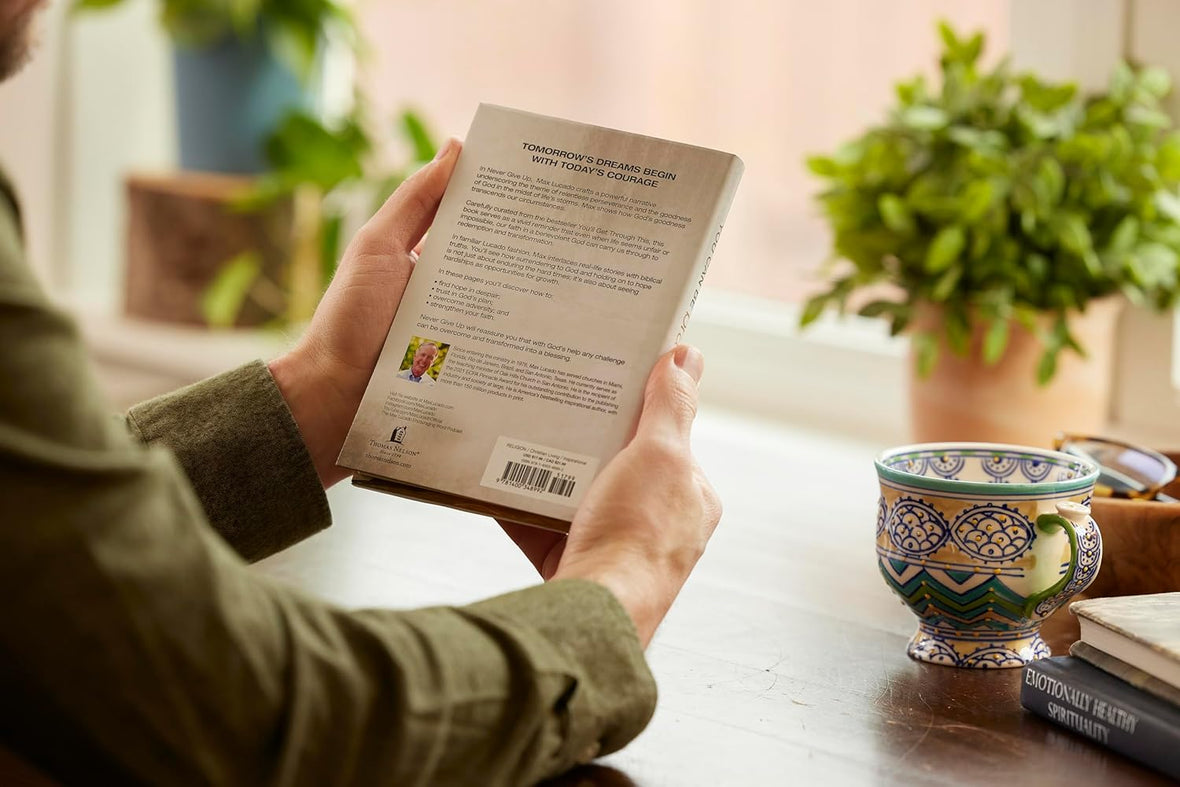You Can Be Brave: Tomorrow’s Dream Begins with Today’s Courage – The Perfect Christian Graduation Gift to Celebrate Your Grad