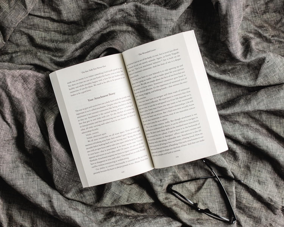 Armiyadan qaytib, ostonada sikildi Sariq yosh porno kotibi