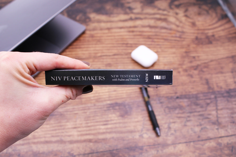 NIV, Peacemakers New Testament with Psalms and Proverbs, Pocket-Sized, Paperback, Comfort Print: Help and Hope for Law Enforcement Officers