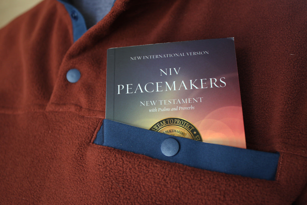 NIV, Peacemakers New Testament with Psalms and Proverbs, Pocket-Sized, Paperback, Comfort Print: Help and Hope for Law Enforcement Officers