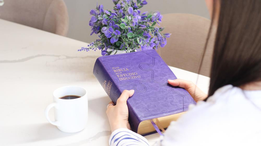 NBLA, Nueva Biblia para el estudio inductivo, Leathersoft, Interior a dos colores, Morado, Comfort Print