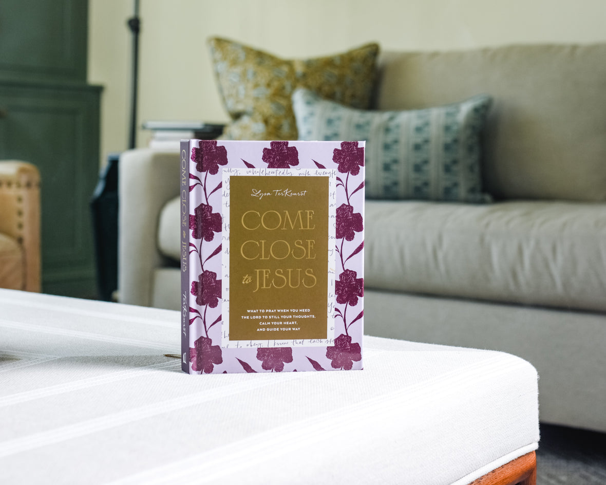 Come Close to Jesus: What to Pray When You Need the Lord to Still Your Thoughts, Calm Your Heart, and Guide Your Way (50 Devotional Prayers)