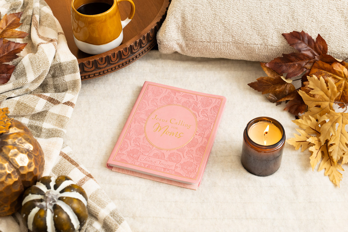 Jesus Calling for Moms, Pink Leathersoft: Devotions for Strength, Comfort, and Encouragement (A 50-Day Devotional)