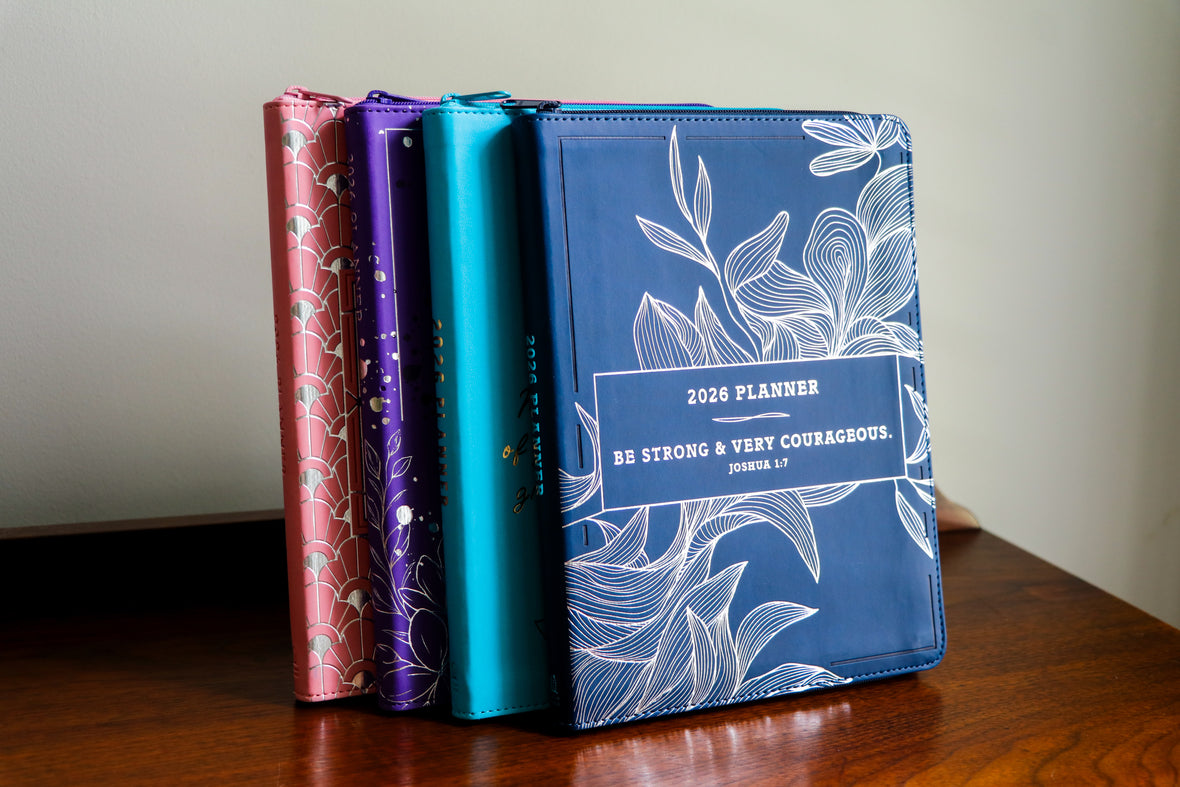 2026 NKJV 16-Month Scripture Planner, Zippered Leathersoft, Navy, Be Strong & Very Courageous