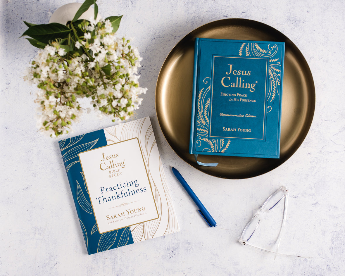 Jesus Calling: Practicing Thankfulness Study Guide + Commemorative Edition (Standard Bundle)