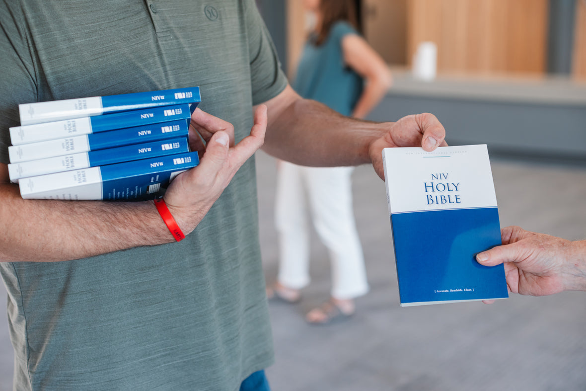 NIV, Economy Bible, Paperback: Affordable for Outreach, Church Ministry, and Bulk Distribution