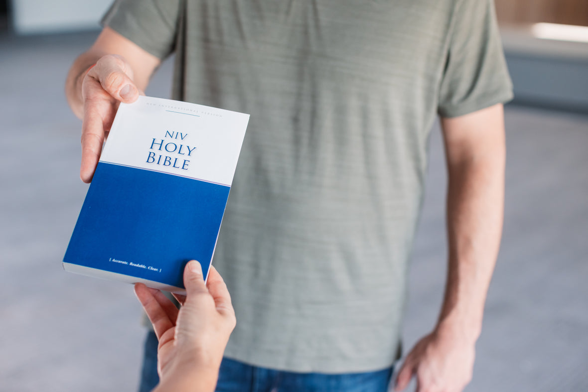 NIV, Economy Bible, Paperback: Affordable for Outreach, Church Ministry, and Bulk Distribution
