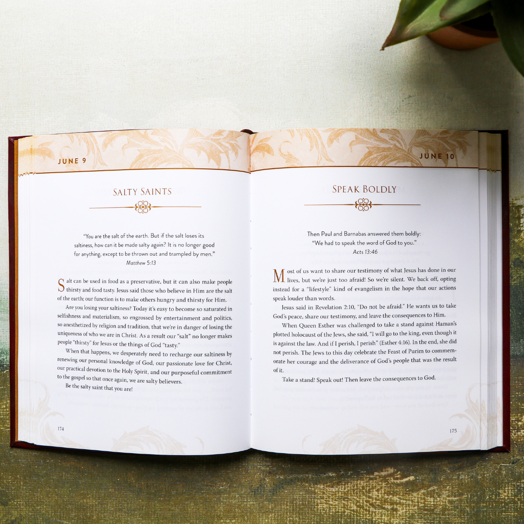 Fixing My Eyes on Jesus: Daily Moments in His Word (A 365-Day Devotional)