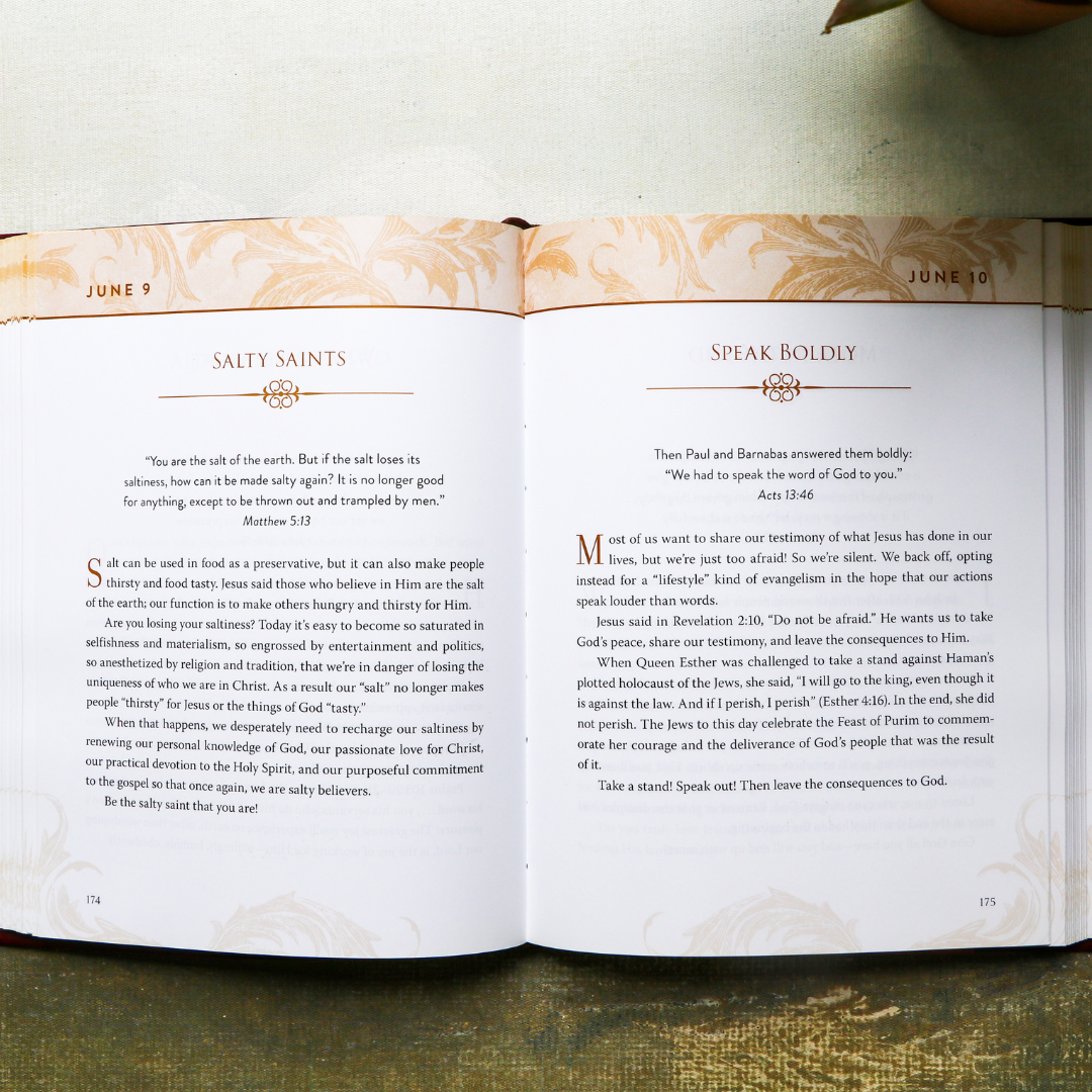 Fixing My Eyes on Jesus: Daily Moments in His Word (A 365-Day Devotional)