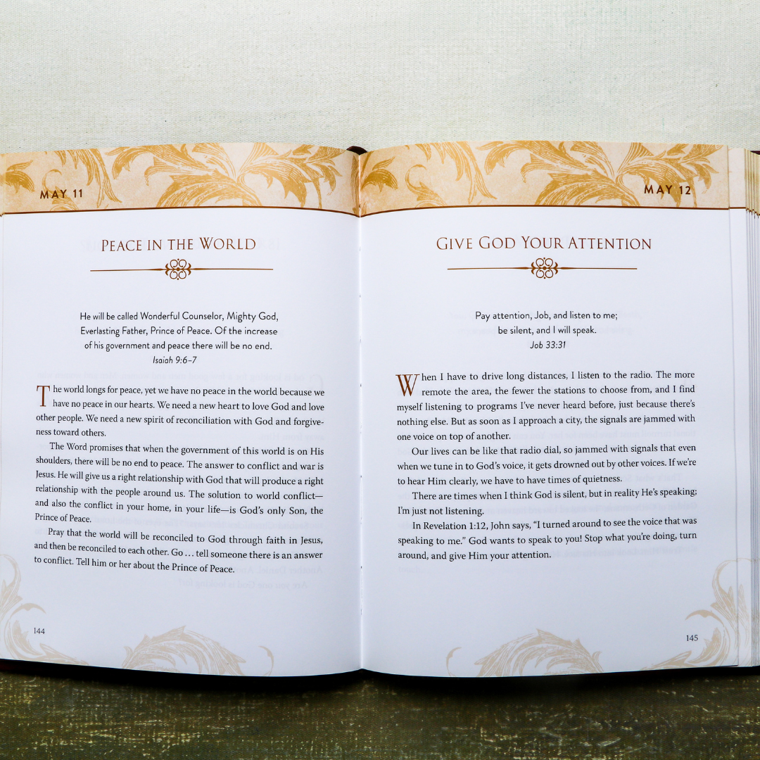 Fixing My Eyes on Jesus: Daily Moments in His Word (A 365-Day Devotional)