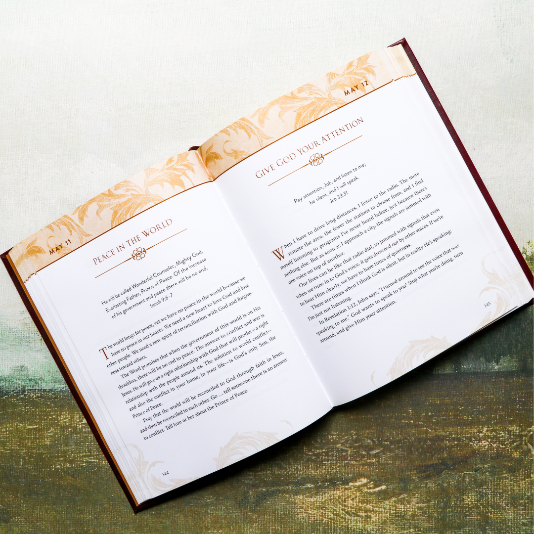 Fixing My Eyes on Jesus: Daily Moments in His Word (A 365-Day Devotional)