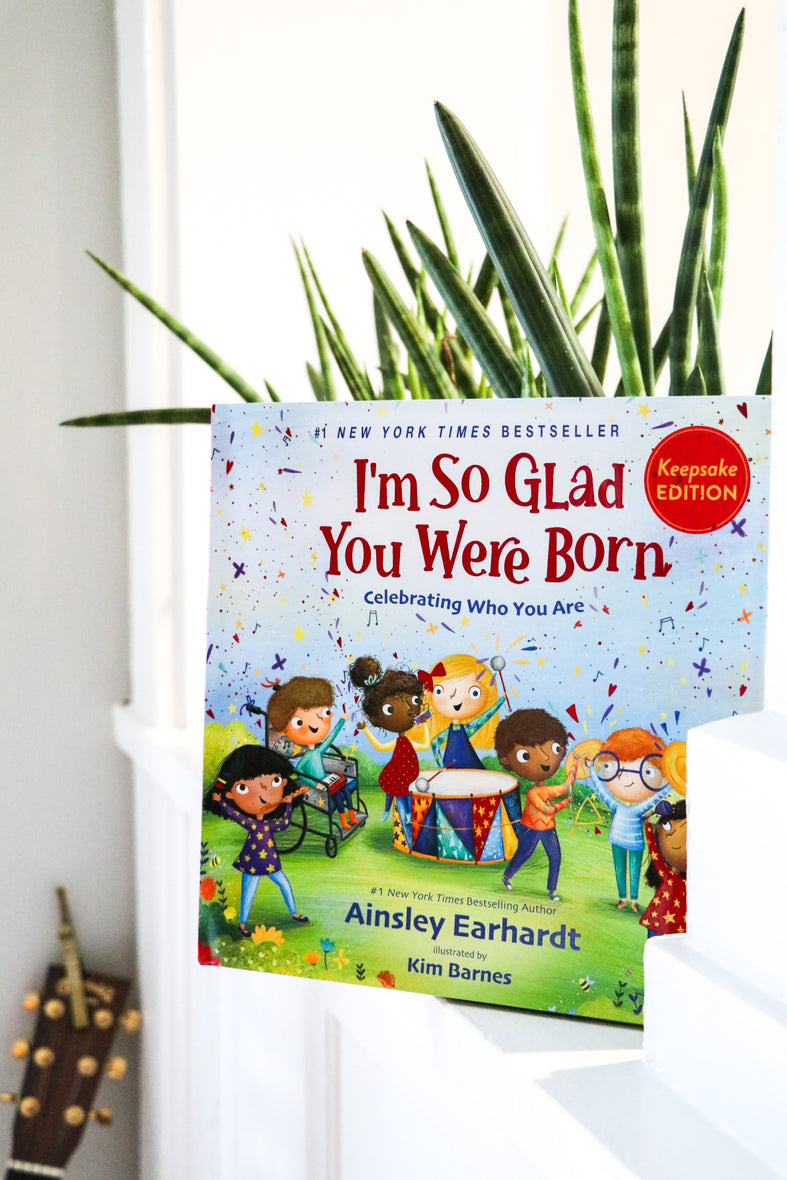 I'm So Glad You Were Born, Exclusive Keepsake Edition with Growth Chart: Celebrating Who You Are