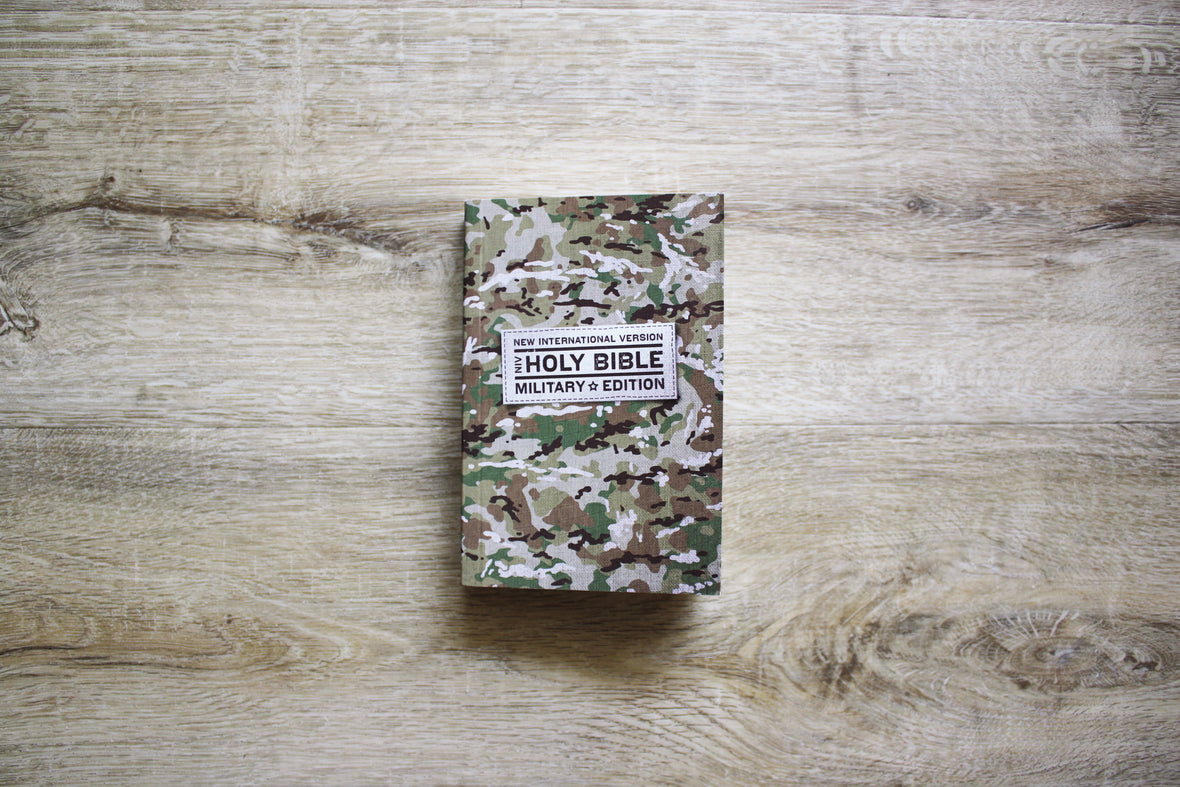 NIV, Holy Bible, Military Edition, Compact, Paperback, Military Camo, Comfort Print