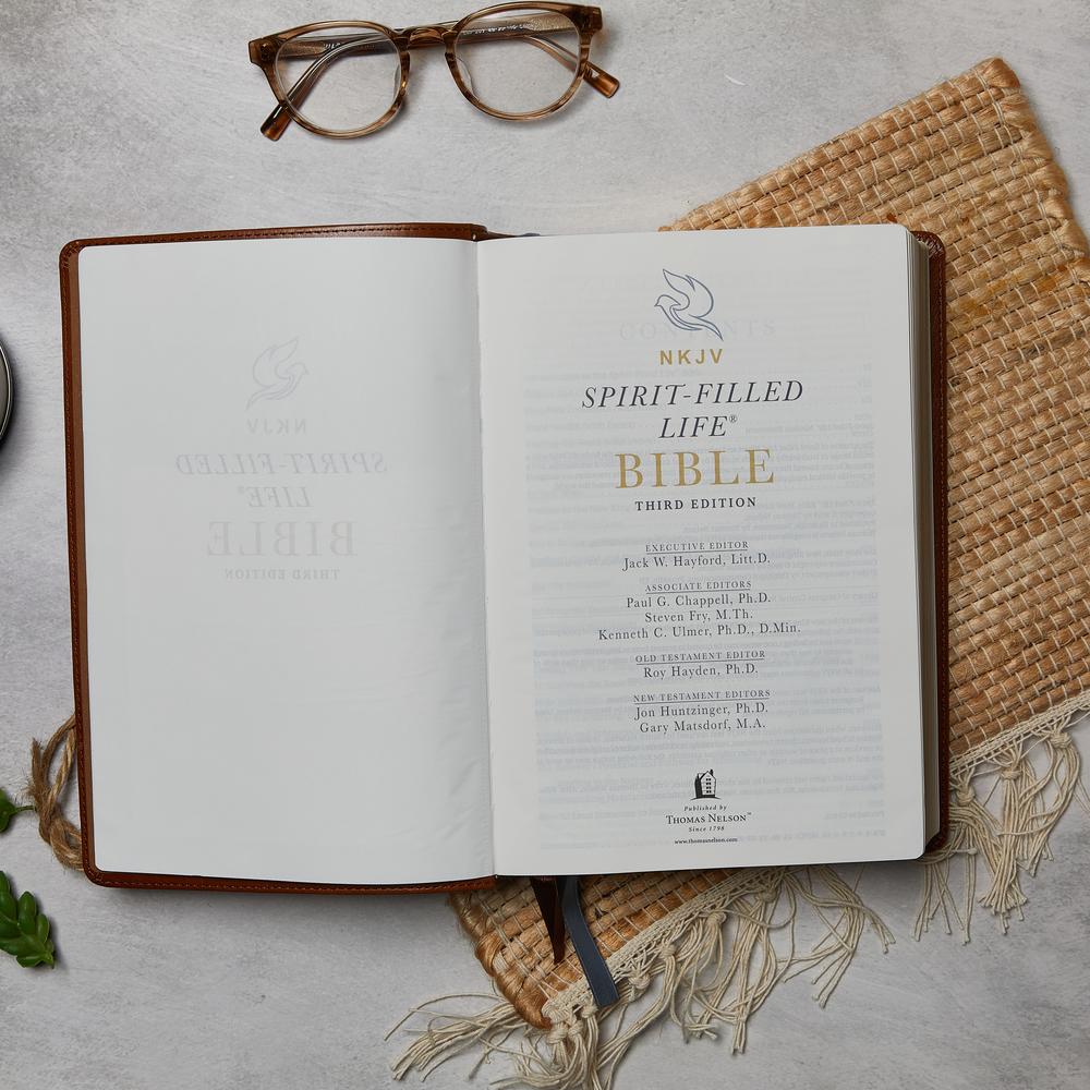 NKJV, Spirit-Filled Life Bible, Third Edition, Red Letter Edition, Comfort Print: Kingdom Equipping Through the Power of the Word