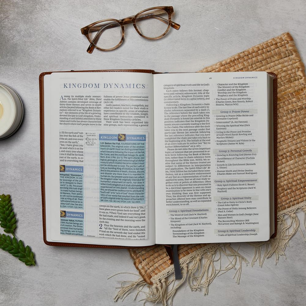 NKJV, Spirit-Filled Life Bible, Third Edition, Red Letter Edition, Comfort Print: Kingdom Equipping Through the Power of the Word
