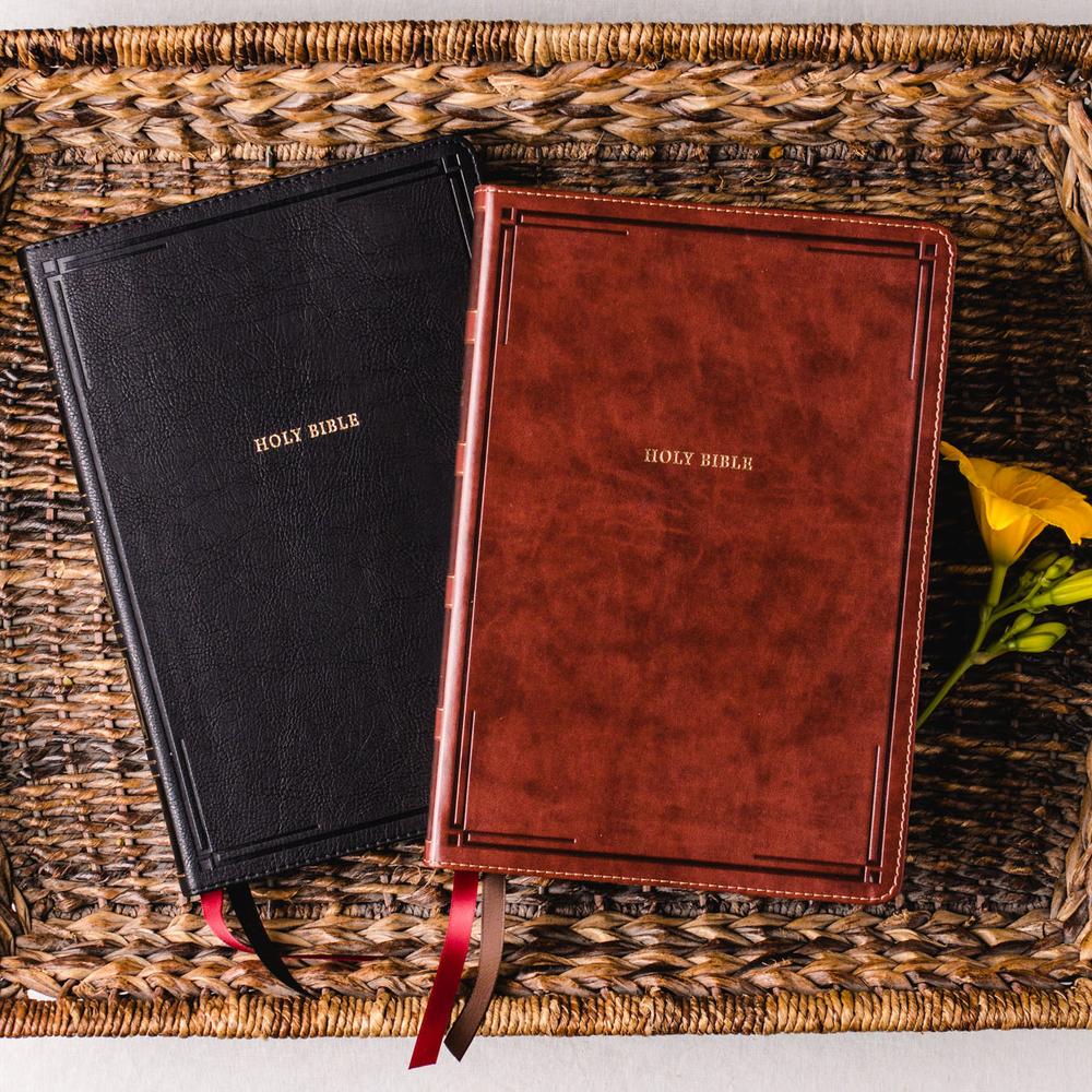 NKJV, Thinline Bible, Giant Print, Red Letter Edition, Comfort Print